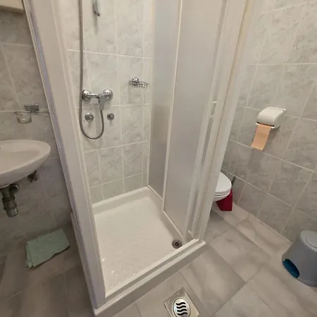 Leo Nv - For 6-7 Persons With Balcony *