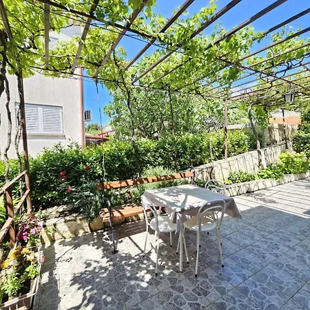 Leo Nv - For 6-7 Persons With Balcony