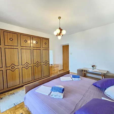 Leo Nv - For 6-7 Persons With Balcony *