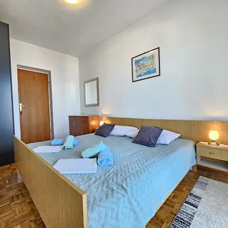 Leo Nv - For 6-7 Persons With Balcony Lägenhet Novi Vinodolski