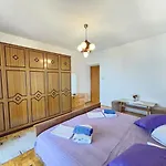 Leo Nv - For 6-7 Persons With Balcony *