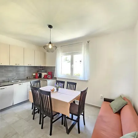 Leo Nv - For 6-7 Persons With Balcony *