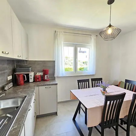 Leo Nv - For 6-7 Persons With Balcony