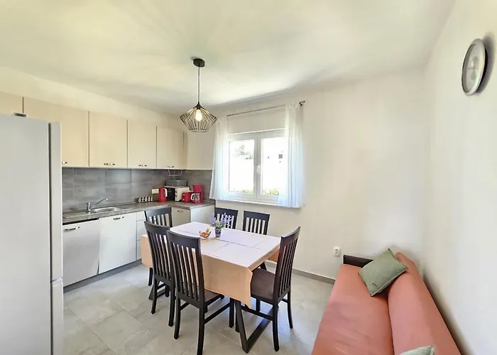 Leo Nv - For 6-7 Persons With Balcony *