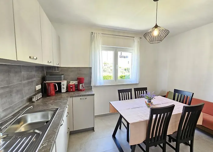 Leo Nv - For 6-7 Persons With Balcony