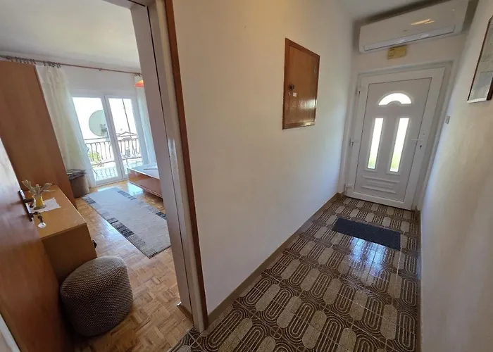 Lägenhet Leo Nv - For 6-7 Persons With Balcony Novi Vinodolski