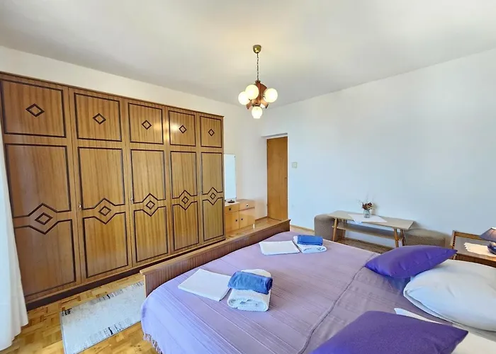 Leo Nv - For 6-7 Persons With Balcony *