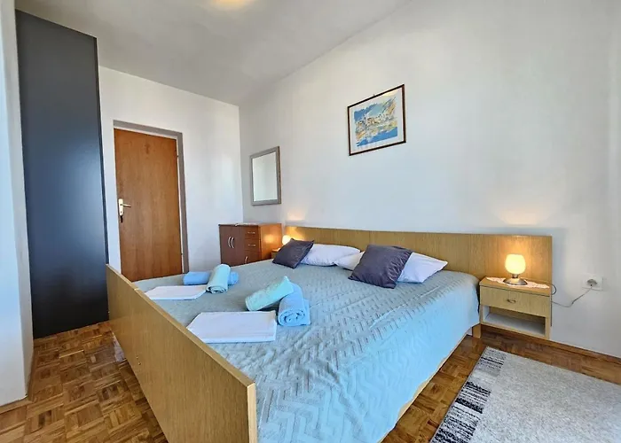 Leo Nv - For 6-7 Persons With Balcony Lägenhet Novi Vinodolski